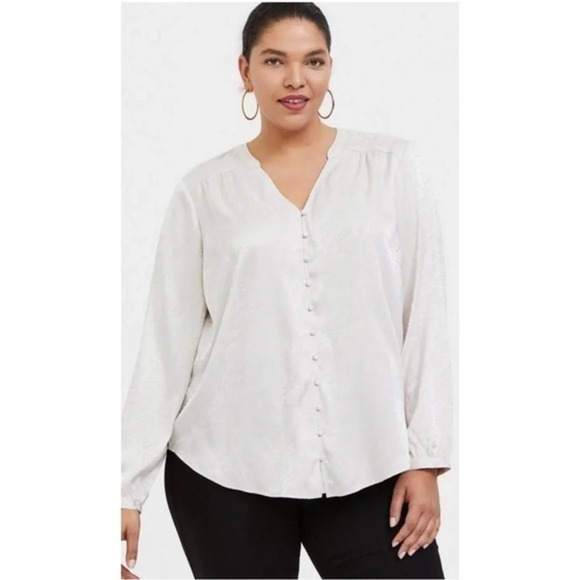TORRID • IVORY JACQUARD BUTTON FRONT BLOUSE - Picture 1 of 8